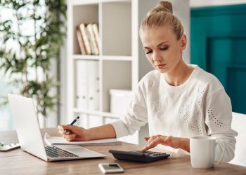 $15 An Hour Is How Much A Year? Stretching Your Pay!