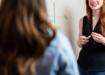 The Rules for Going Sleeveless at the Office in 2025