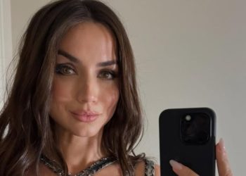 Ana de Armas Highlights Her Abs in Black Sports Bra