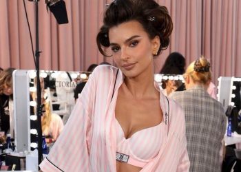 Emily Ratajkowski’s Loungewear Photos from VSFS Backstage Are Just What the Internet Needs