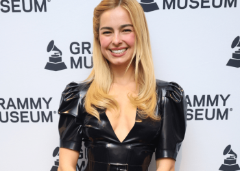 Addison Rae’s Wedding-Dress Stage Moment Sparks Fan Frenzy