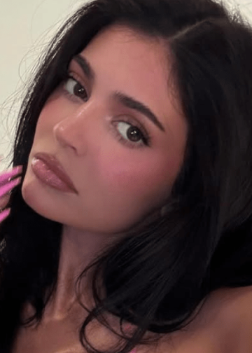 Kylie Jenner Soaks up the Sun in Bra Top Selfie