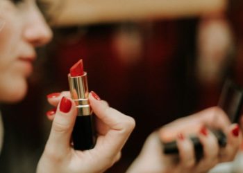 How Much Makeup Do You Wear to Work