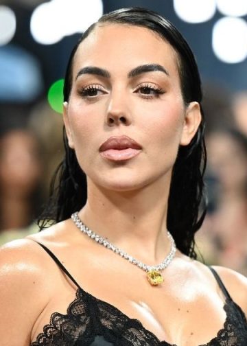 Georgina Rodriguez Pairs Alo Top With Dramatic Fur Collar