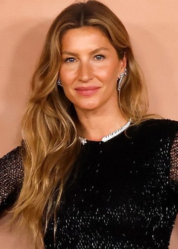 Gisele Bundchen Showcases Her Abs During Yoga Poses