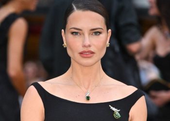 Adriana Lima’s Victoria’s Secret Photos Show Just What Your Fav Tee Needs