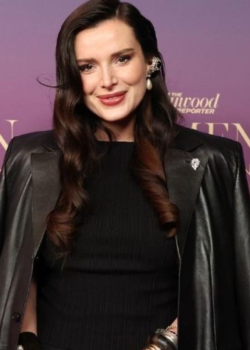 Bella Thorne Sparks Buzz With Bold High-Slit Dress Photo