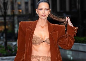 Maura Higgins’ Fit for SiriusXM Is a Bold Mix of Velvet & Lace