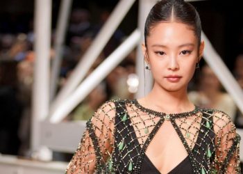 BLACKPINK’s Jennie’s Backless Crochet Cover-Up Comes With a Sheer Twist for Frankies Bikinis