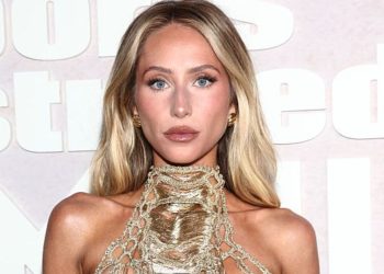 Alix Earle Keeps Her ‘Hands Busy’ in Daring Beach Bikini Look