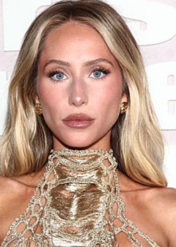 Alix Earle Keeps Her ‘Hands Busy’ in Daring Beach Bikini Look