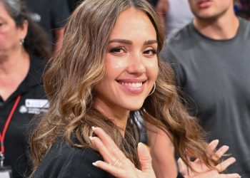 Jessica Alba’s Plunging Bra Top Look Has Fans Distracted by Her Abs