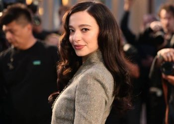 Mikey Madison’s Dior Power Suit Gets a Bold Micro Miniskirt Twist