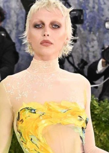 Emma Chamberlain’s Fully Sheer Mugler Gown Is a ‘Painted’ Masterpiece