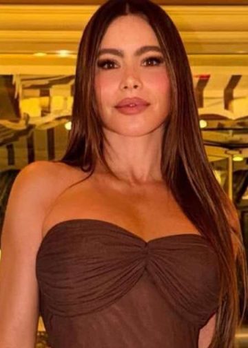 Sofia Vergara’s Sheer Corset Top Put Her Famous Curves Front & Center